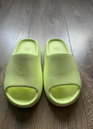 Шльопанці adidas yeezy 2