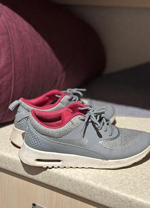 Кросівки жіночі nike сірі з рожевим
