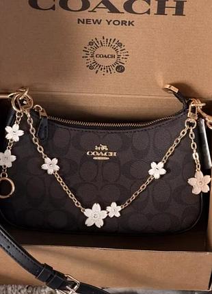 Женская сумка coach teri in signature canvas with charms чорний шоколад коуч тери с цепочкой
