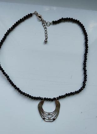 Элегантный черный чокер с блестящими гранеными бусинами и кулоном в стиле современный минимализм