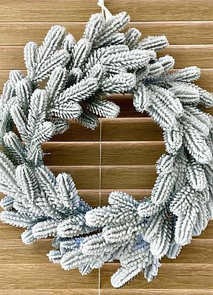 Венок новогодний рождественский traditional из литой хвои d-40 см заснеженный