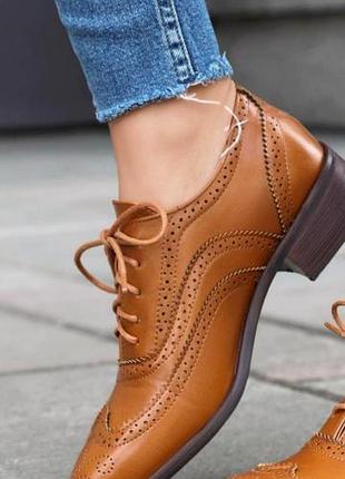 Кожаные классические женские броги от известного британского бренда clarks.
