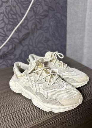 Жіночі кросівки adidas