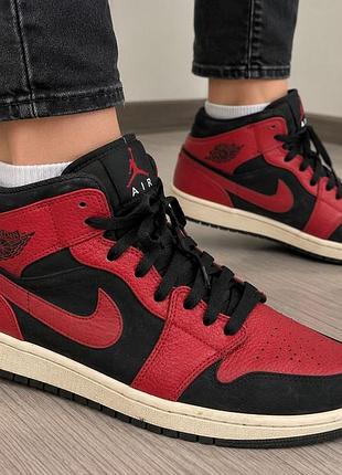 Мужские кроссовки nike air jordan 1 mid красно-черные, размер 45.5, 29.5 см