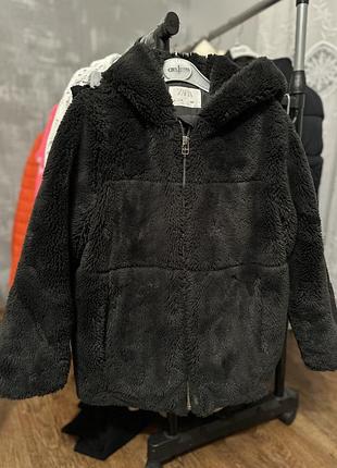 Шуба для дівчинки zara чорна 9 років