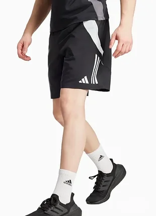Шорти спортивні adidas