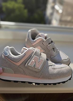 Дитясі кросівки new balance розмір 30,устілка 19см на дівчину, на липучці