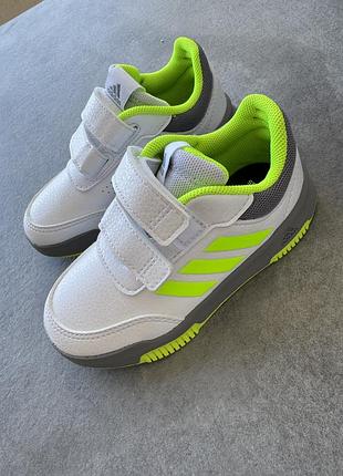 Кросівки adidas, р. 26, нові