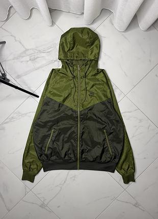 Фірмова чоловіча вітровка куртка nike windrunner оригінал р. m