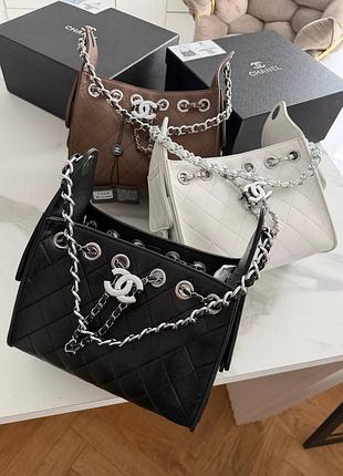 Сумка для жінок chanel хобо стьобана чорна, біла, коричнева