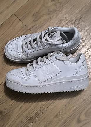 Кросівки жіночі adidas білі, розмір 38