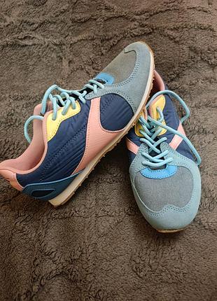 Кросівки жіночі різнокольорові