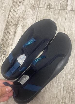 Жіночі аквашузи decathlon