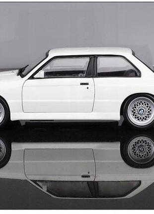 Bmw m3 e30 1988 1:24 біла модель bburago 18-21100 2