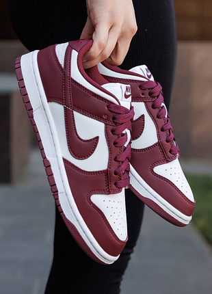 Sb dunk low team red bordeaux 3