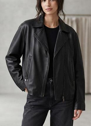 Massimo dutti кожаная куртка косуха из натуральной кожи (nappa), как новая.
massimo dutti кожаная куртка косуха из натуральной кожи (nappa), как новая