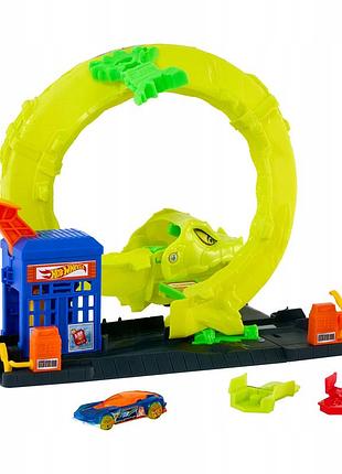 Hot wheels city набір: крутий автомобільний трек "зміїна петля" + автомобіль