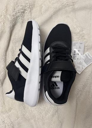 Кросівки унісекс adidas чорно-білі