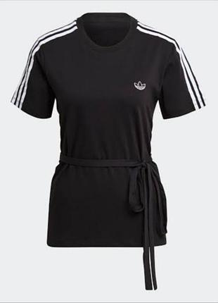 Чорна футболка adidas originals з білими смужками на рукавах і поясом-зав'язкою на талії адідас спортивна футболка з поясом