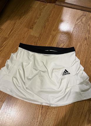 Оригинальная теннисная юбка-шорты adidas