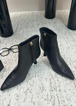 Чоботи у ст шанел 9