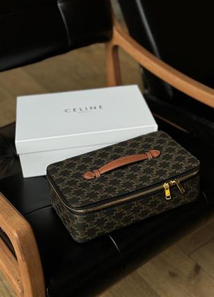 Косметичка top handle medium toiletry case in triomphe canvas and calfskin 4
