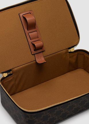 Косметичка top handle medium toiletry case in triomphe canvas and calfskin 9