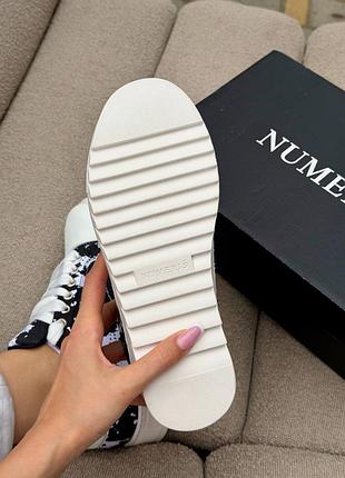 Numeris acrylic black white 3