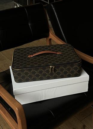 Косметичка top handle large toiletry case in triomphe canvas and calfskin 4