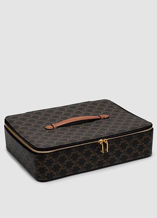 Косметичка top handle large toiletry case in triomphe canvas and calfskin 6