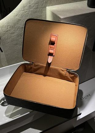 Косметичка top handle large toiletry case in triomphe canvas and calfskin 3