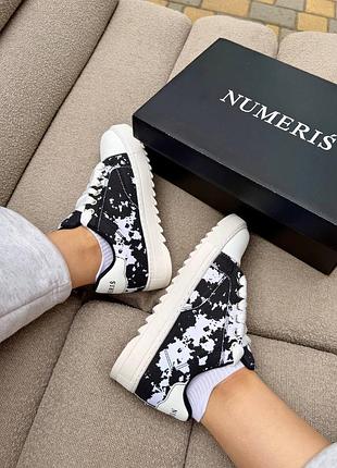 Numeris acrylic black white 4