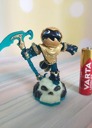 Фигурка legendary lightcore grim creeper из серии видеоигр и игрушек skylanders swap force от компании activision 2