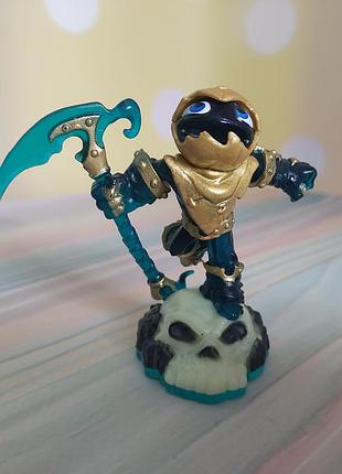 Фигурка legendary lightcore grim creeper из серии видеоигр и игрушек skylanders swap force от компании activision