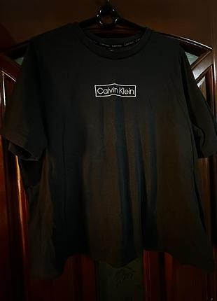 Чорна футболка calvin klein