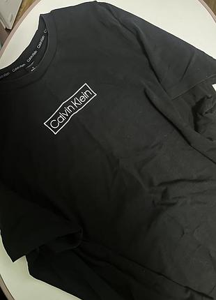 Чорна футболка calvin klein 5