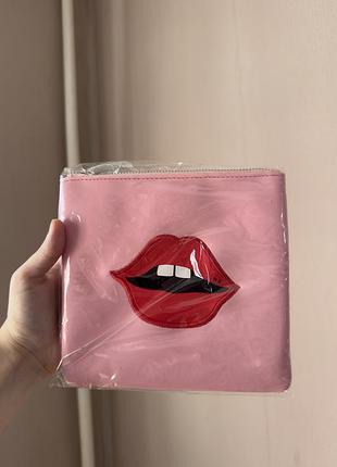Косметичка highcheeks x innisfree рожева з губами