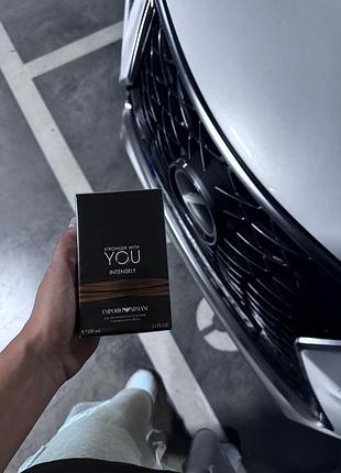 Emporio armani stronger with you intensely - це 100 мл парфумованої води для чоловіків з фужерно-деревним характером