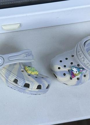 Шльопанці для дітей crocs classic marbled clog сірі, розмір 20, довжина устілки 12,5 см оригінал крокси