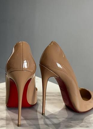 Туфлі жіночі christian louboutin нюдові, розмір 37.5, лакована шкіра