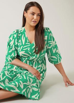 Яскрава зелена сукня міді у принт evans plus size 5