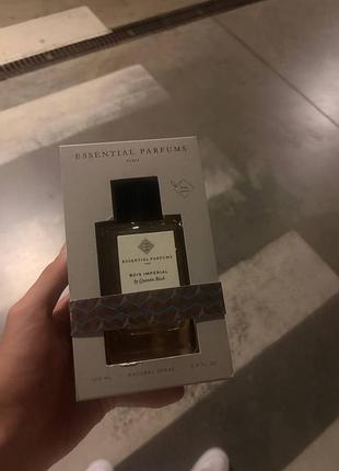 Essential parfums bois impérial - це 100 мл парфумованої води (natural spray) унісекс