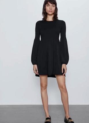 Чорна сукня міні zara в рубчик жатку з об'ємними рукавами ліхтариками розмір s