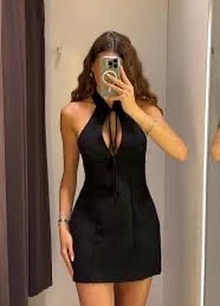 Коротка жіноча сукня zara з коміром-халтер, розрізом та зав'язками, чорна m / мінісукня халтер обʼємна