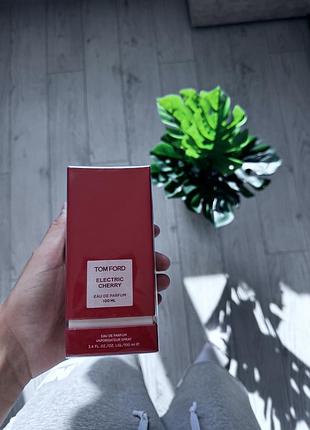 Tom ford cherry smoke – це 100 мл парфумованої води (eau de parfum) унісекс
