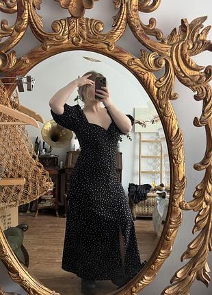 Шикарна сукня в горошок