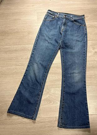 Женские широкие джинсы клеш levis 525