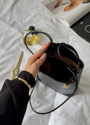 Сумка pebble pouch in smooth calfskin black 8