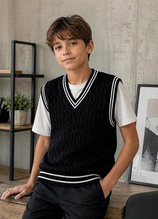 Дитяча в'язана жилетка з косами чорна art knit
