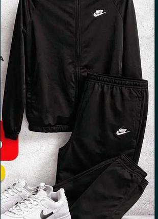 Спортивный мужской костюм